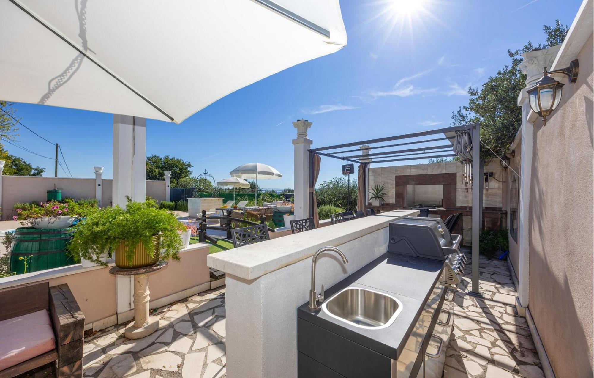 Nice Home In Kastel Sucurac With Wifi Kaštela Exterior foto