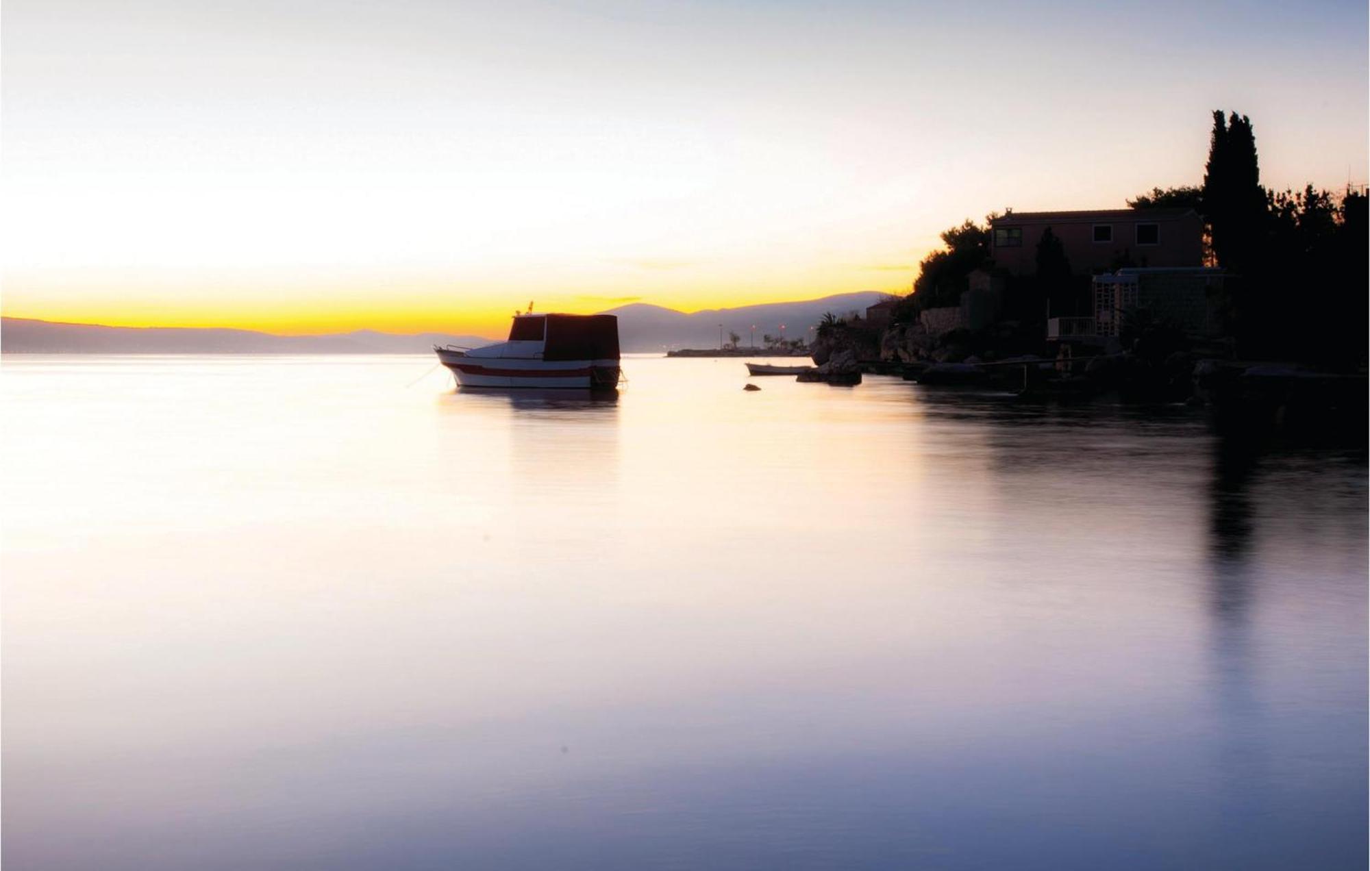Nice Home In Kastel Sucurac With Wifi Kaštela Exterior foto