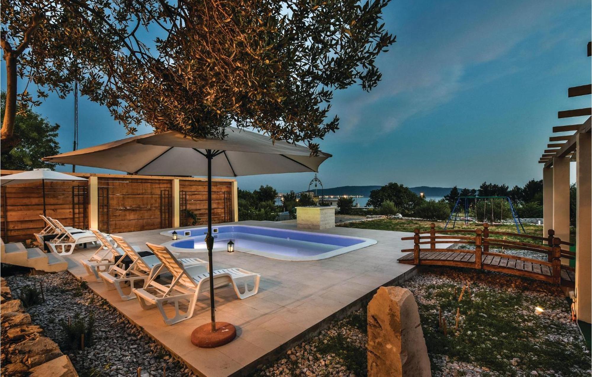 Nice Home In Kastel Sucurac With Wifi Kaštela Exterior foto