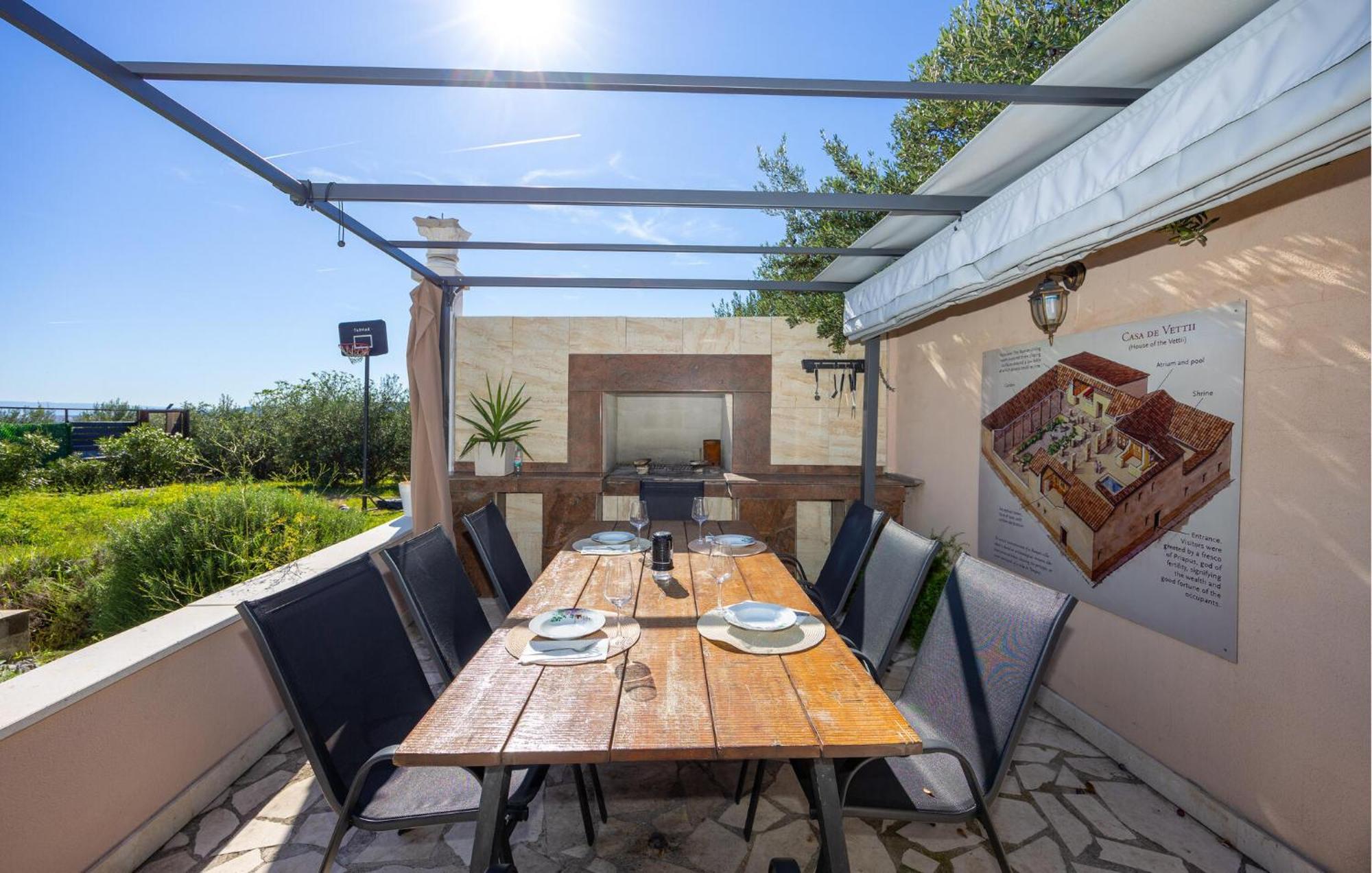 Nice Home In Kastel Sucurac With Wifi Kaštela Exterior foto