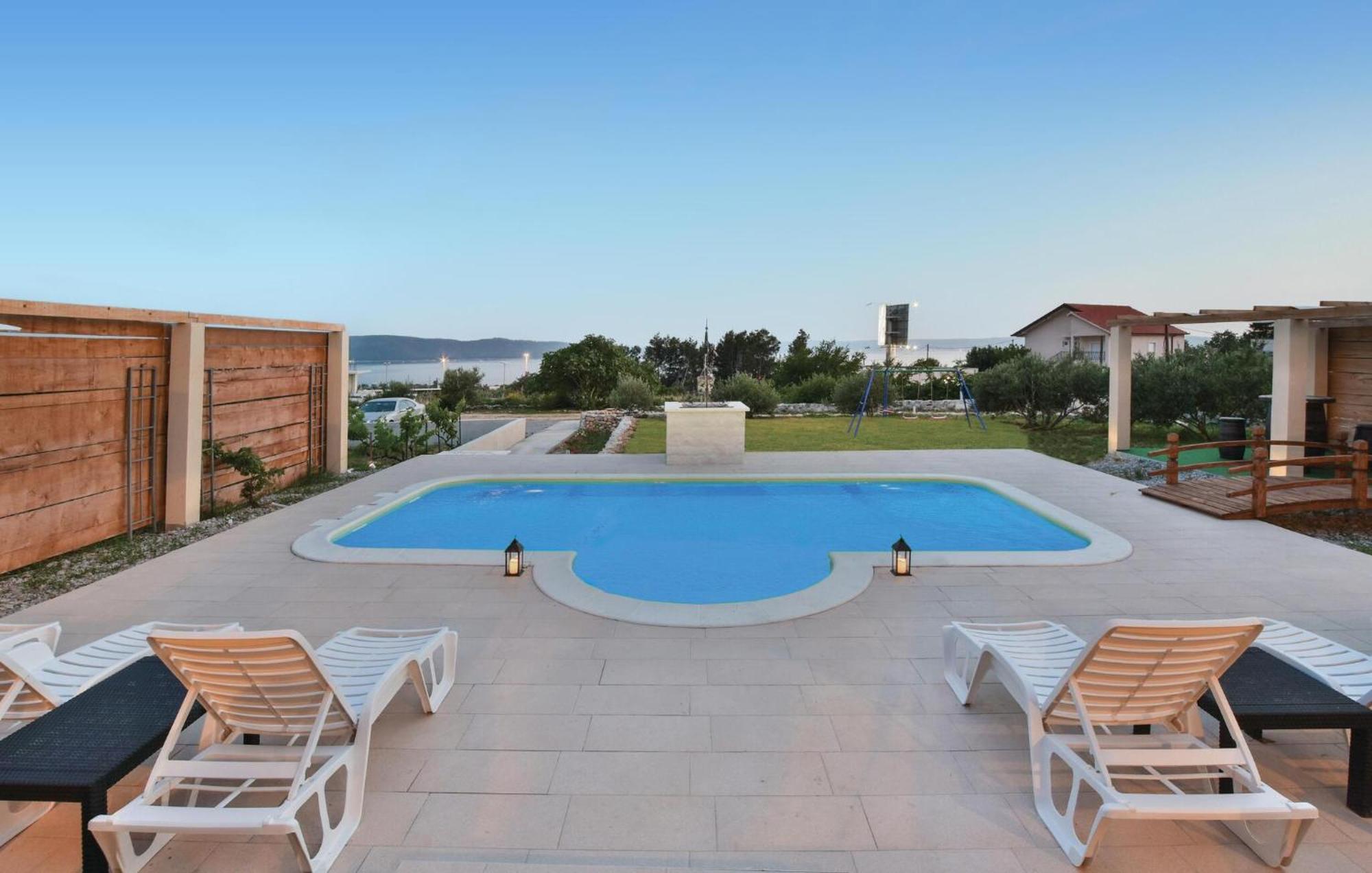 Nice Home In Kastel Sucurac With Wifi Kaštela Exterior foto