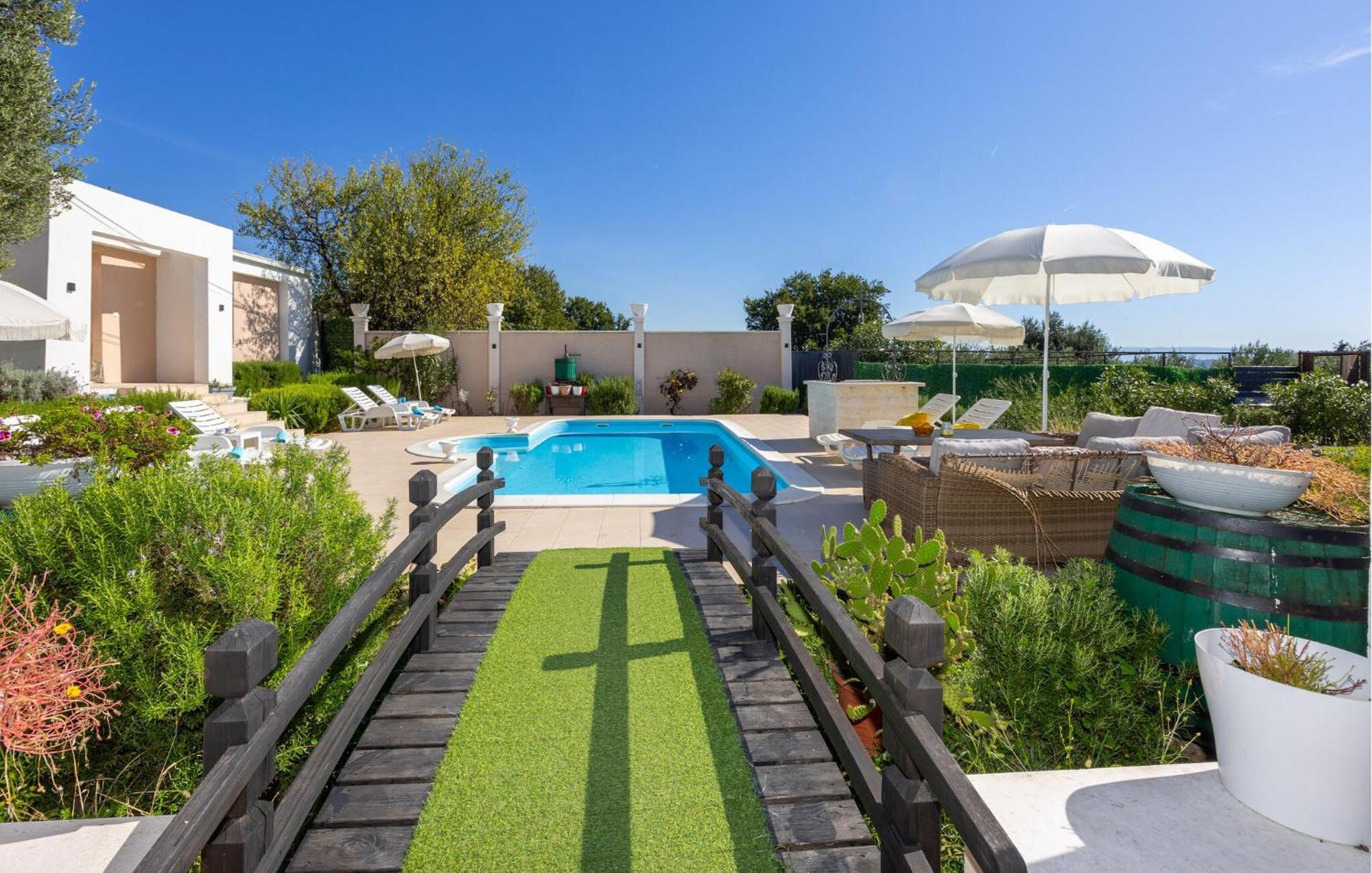 Nice Home In Kastel Sucurac With Wifi Kaštela Exterior foto
